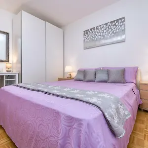  Appartamento Kristina, Comfortable And Close To The Center